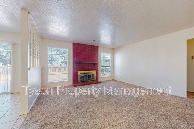 Building Photo - 5516 Cancelar Dr NE