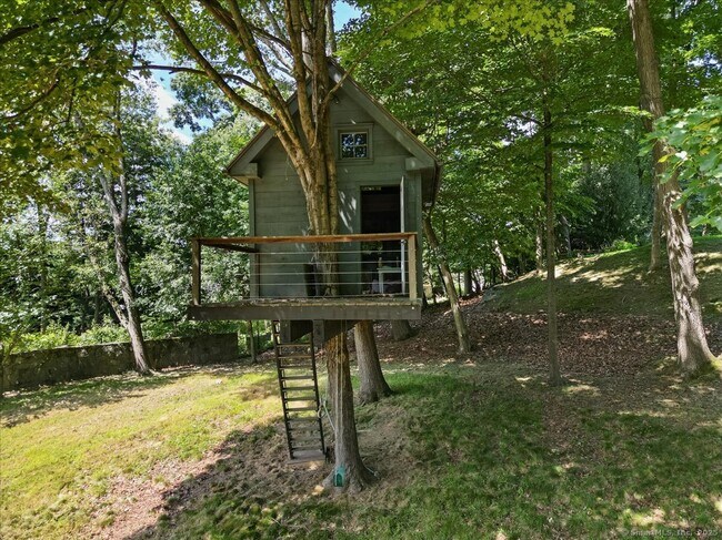 Building Photo - 92 Hillcrest Park Rd