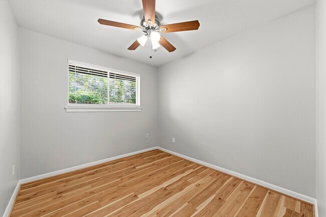 Building Photo - 3507 Lake Ridge Bend