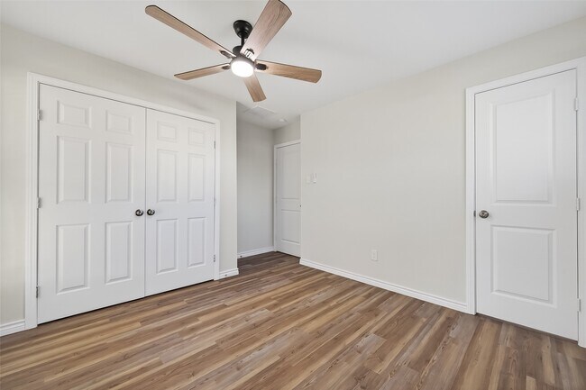 Building Photo - 1920 Ripple Creek Dr