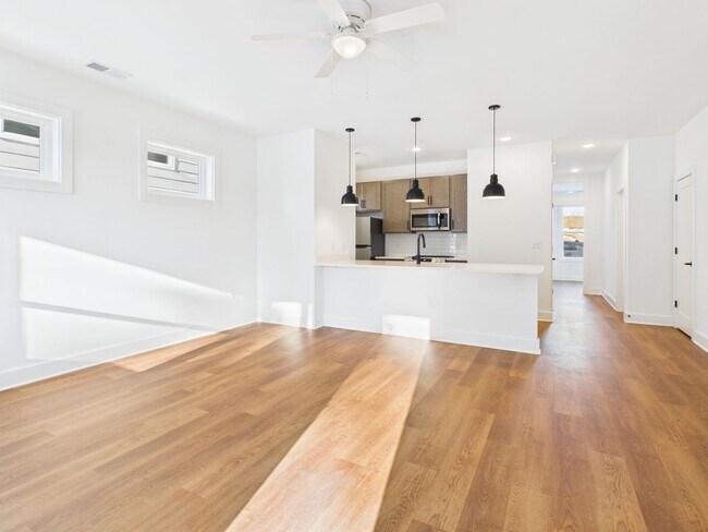 Building Photo - 907 Bainbridge St