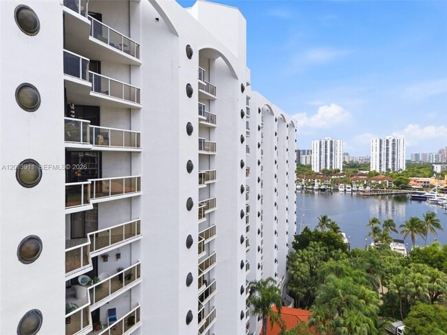 Building Photo - 3610 Yacht Club Dr