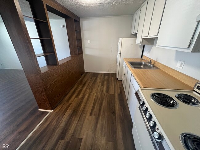 Building Photo - 2000 Indianapolis Rd