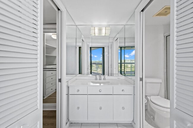 Building Photo - 2425 Presidential Way