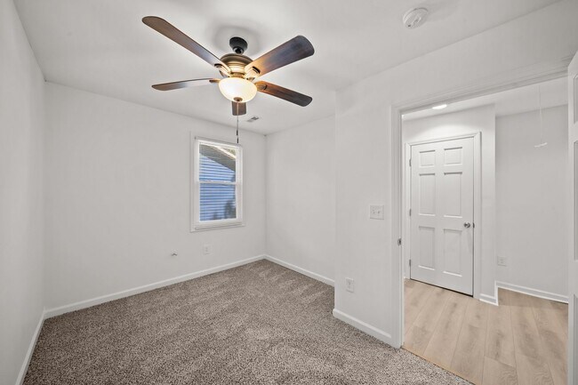 Building Photo - Newly Renovated 2 Bedroom 1 Bath Home