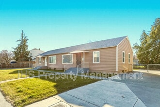 Building Photo - 1107 Thayer Dr