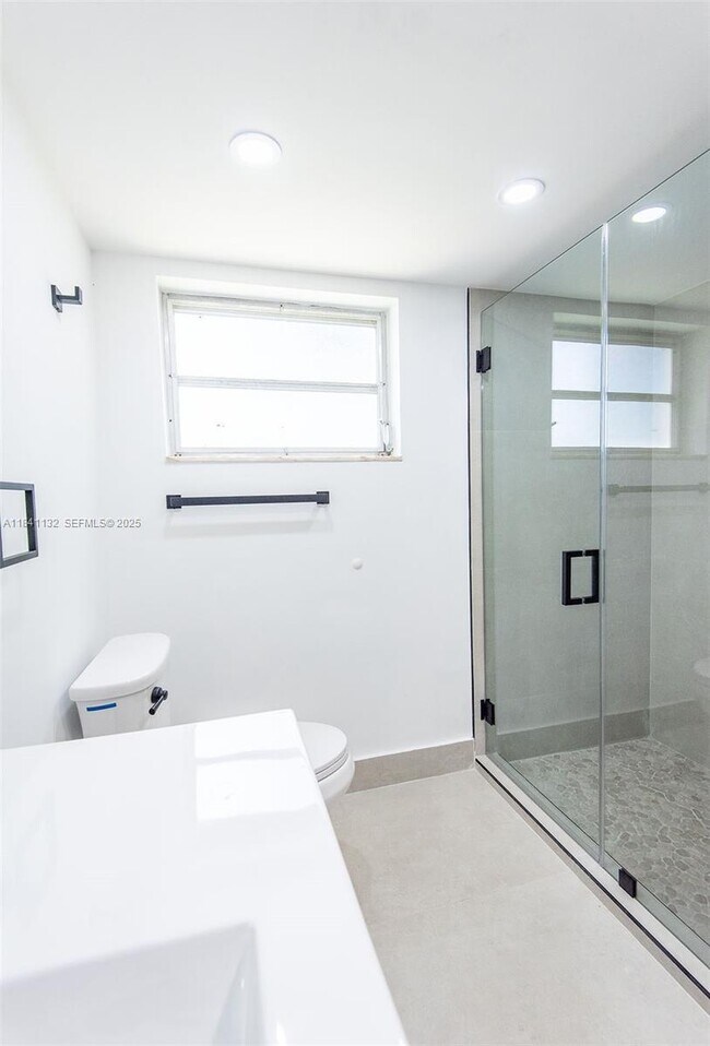 Building Photo - 1750 NE 191st St