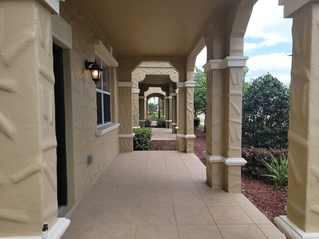 Building Photo - 4/2.5 TOWNHOME VILLA in Waterstone-Davenpo...