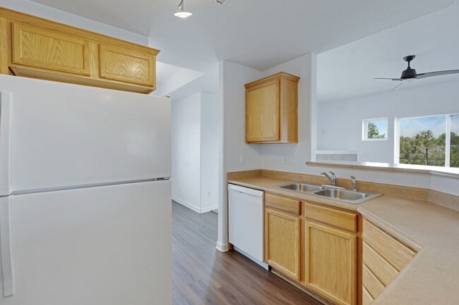 Building Photo - NEWLY REMODELED 2 BEDROOM 2 BATH CONDO