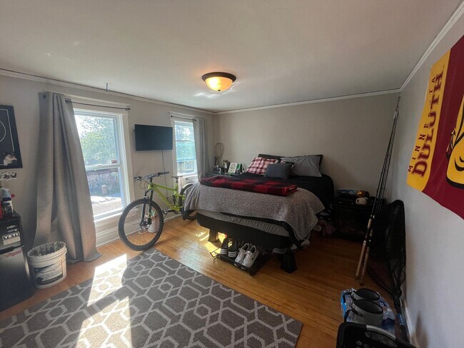 Building Photo - JUNE 2026 - Duluth MN 7 Bed - 2 Bath Singl...