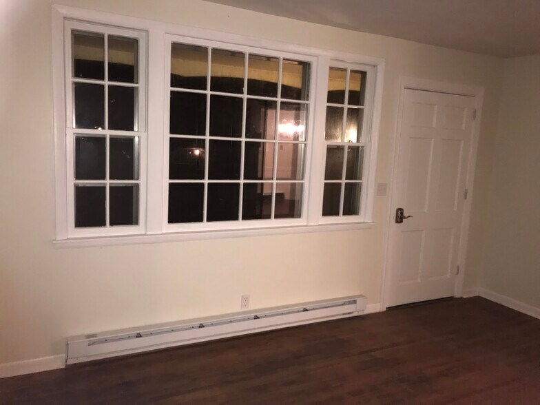Building Photo - 1707 Woodside Dr