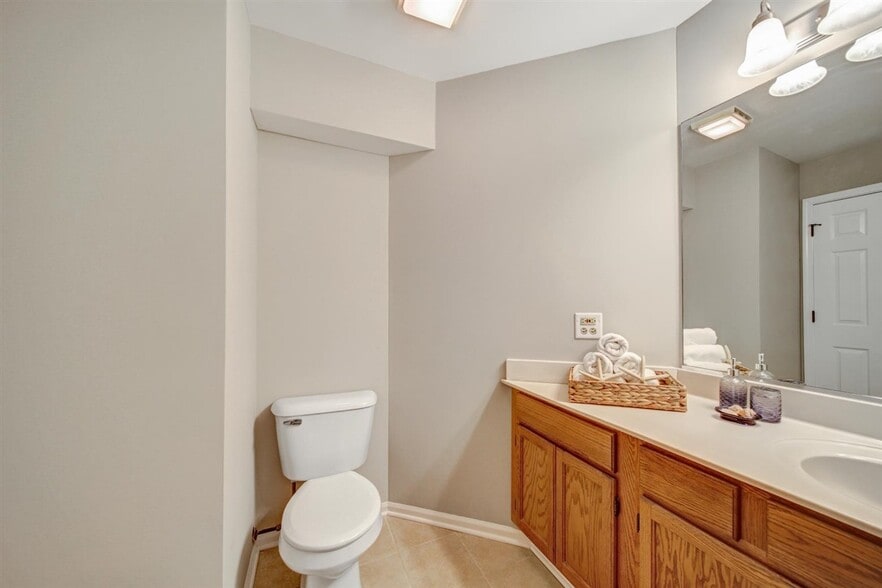 Building Photo - 5S530 Scots Dr