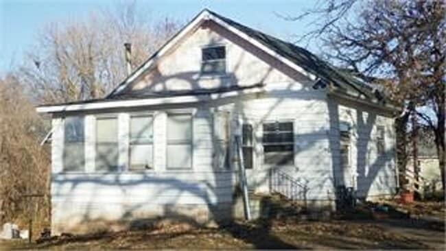 Primary Photo - 2 Bedroom House $695