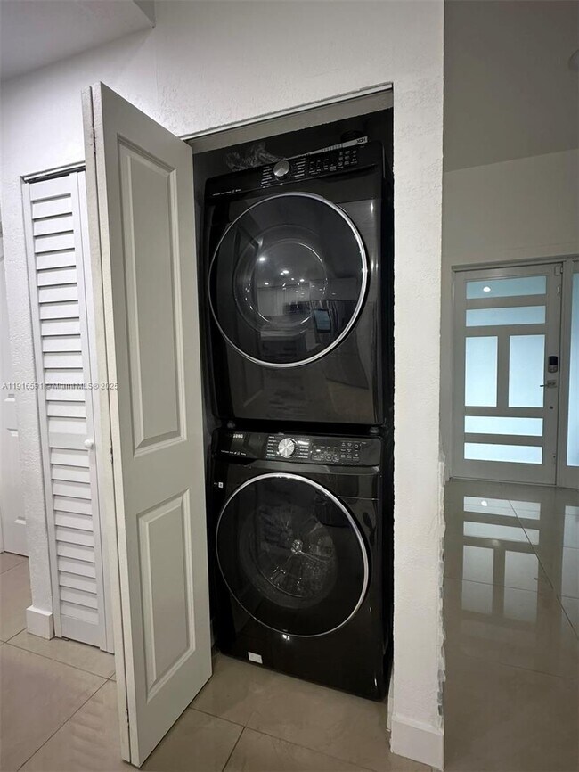 Building Photo - 20521 SW 125th Ave