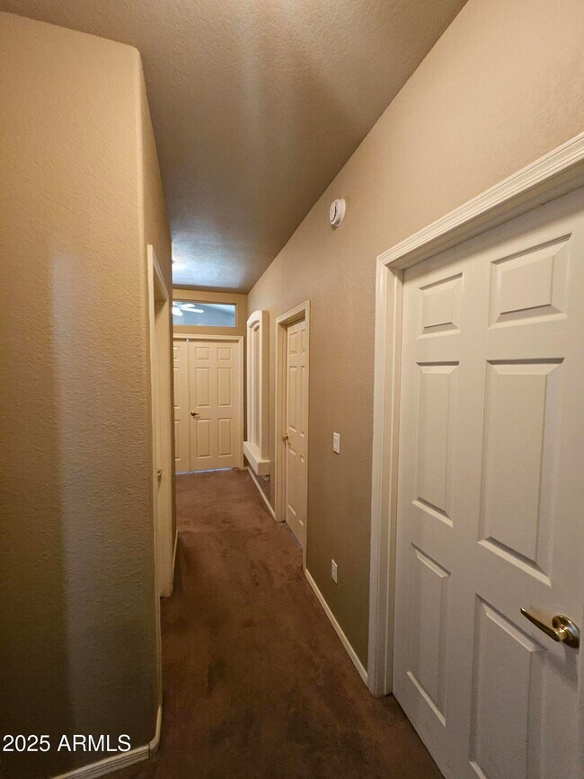 Building Photo - 1283 E Tradewind Dr