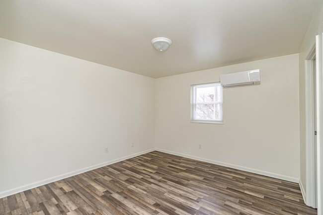 Building Photo - 209 N Woodland Dr