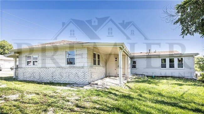 Building Photo - 16312 E Independence Ave