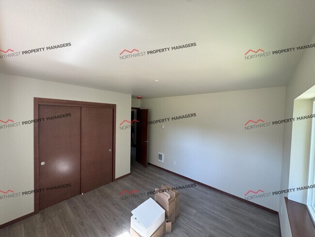 Building Photo - R289A