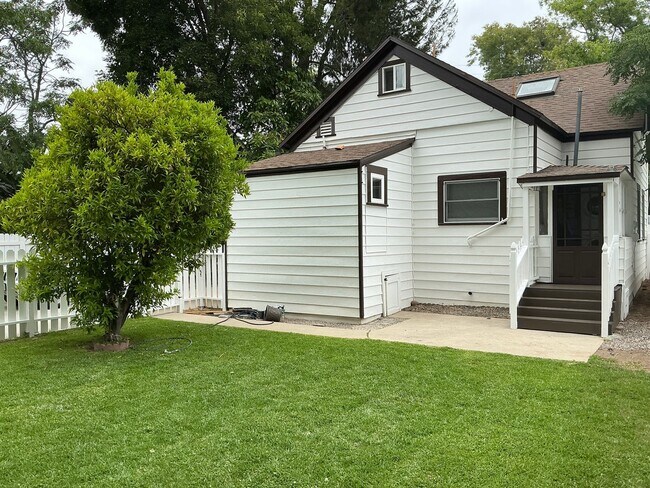 Building Photo - 154 N Shaffer St