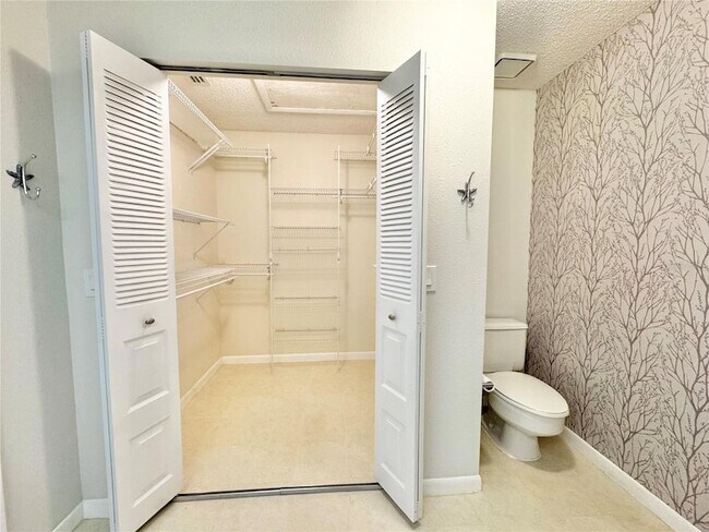 Building Photo - 4004 Cypress Landing S