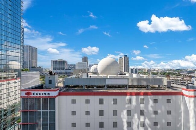 Building Photo - 851 NE 1st Ave