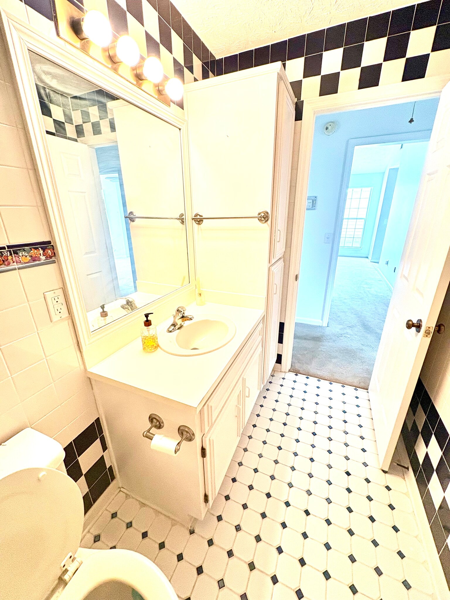 Building Photo - 5240 Spinnaker Ct