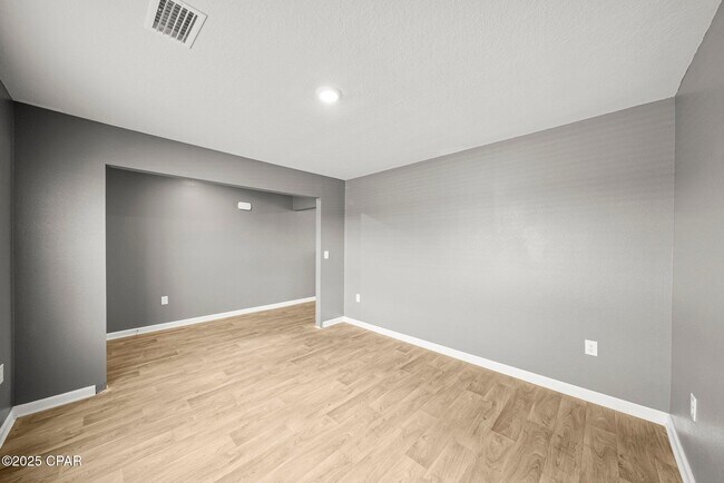 Building Photo - 123 Tiller Dr