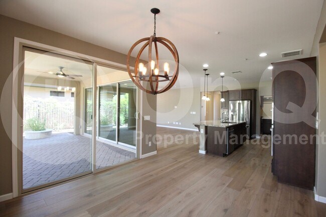 Building Photo - 12728 W Desert Vista Trail