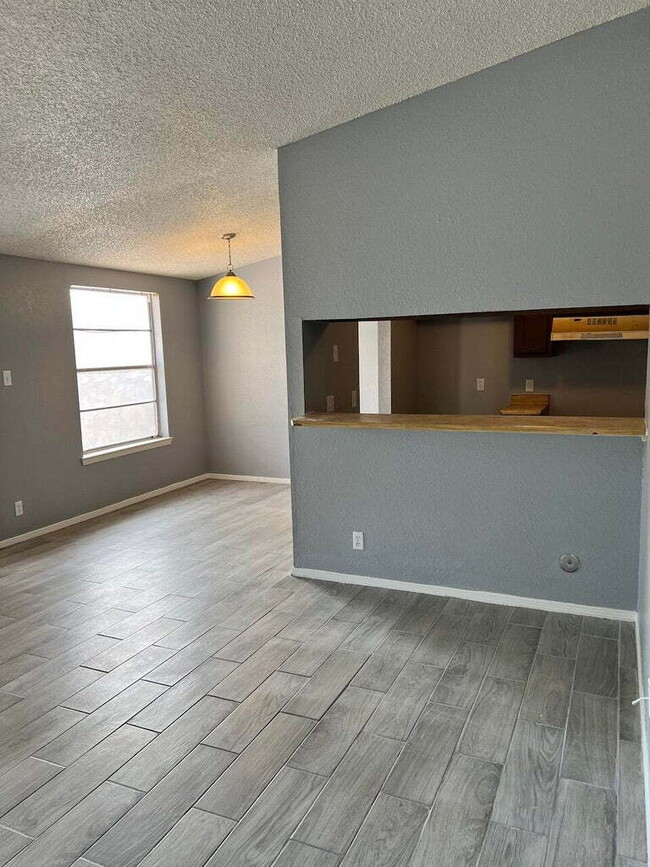 Building Photo - 1504B Monte Sanders Ln