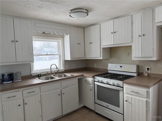 Building Photo - 215 James St