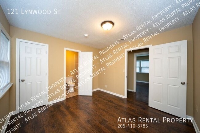 Building Photo - 121 Linwood St