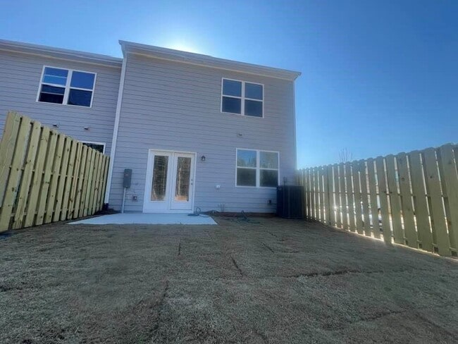 Building Photo - 111 Rivington Dr