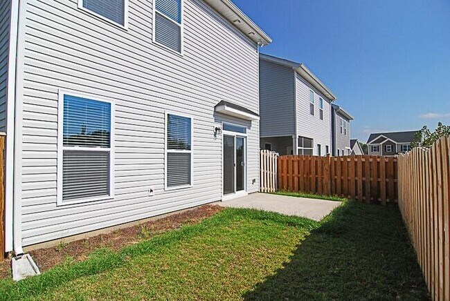 Building Photo - 421 Hosea Ct