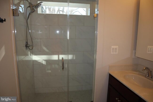 Building Photo - 585 Cross Chase Dr