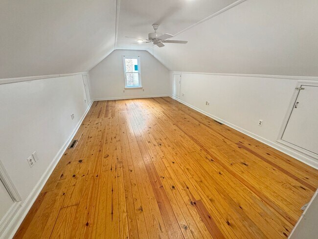 Building Photo - Spacious 4BR/2.5BA Home in Prime West End ...