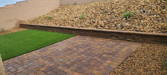 Building Photo - 2021 SINGLE FAMILY HOME IN GATED COMMUNITY