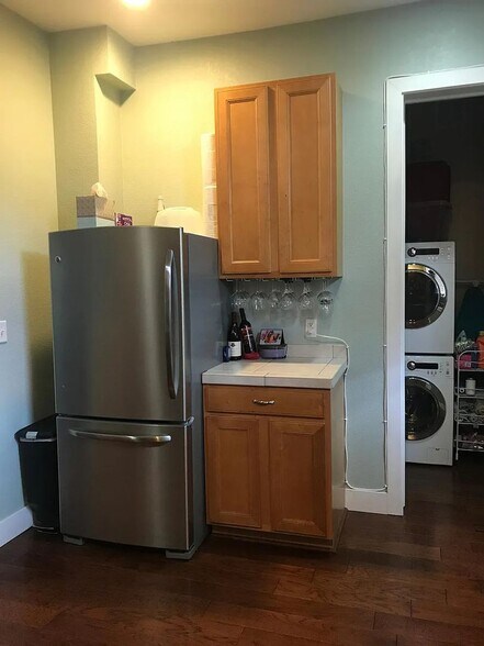 Building Photo - 1301 E 31st Ave