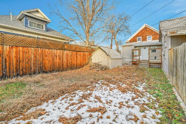 Building Photo - $2,900, 3-bed, 2 bath victorian home with a fenced yard and $300 off the first month's rent.
