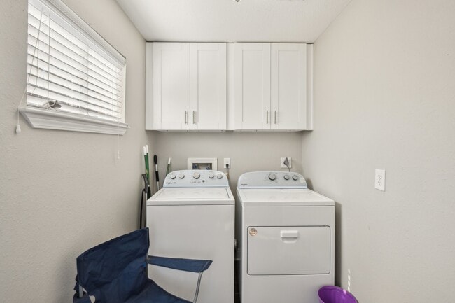 Building Photo - 1006 Glacier Hill Dr