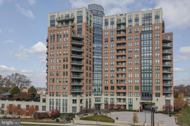 Building Photo - 1830 Fountain Dr