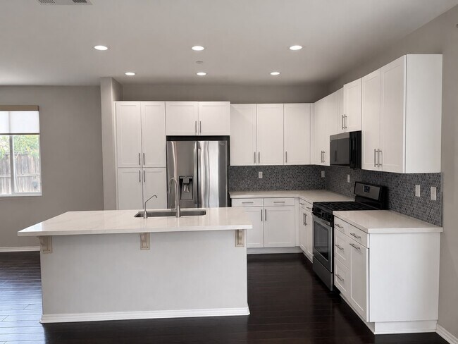 Building Photo - 2308 Navigation Cir