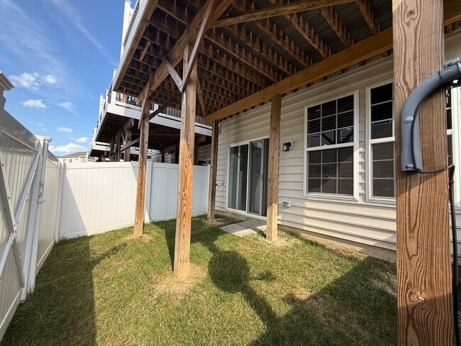 Building Photo - 4721 Six Forks Dr