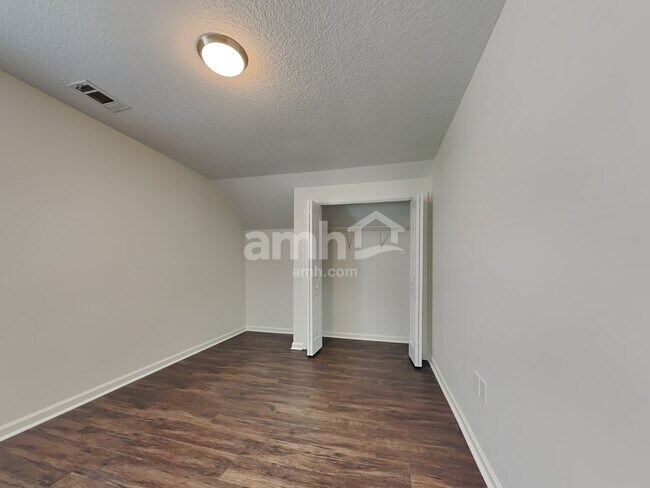 Building Photo - 60 Rhett Ln