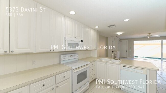 Building Photo - 5373 Davini St
