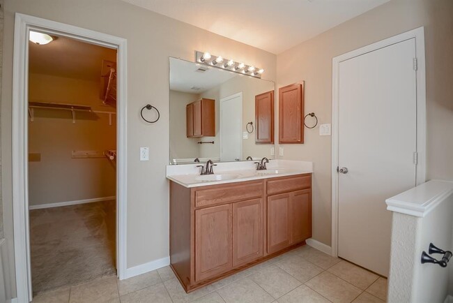 Building Photo - 13242 Skyview Landing Dr