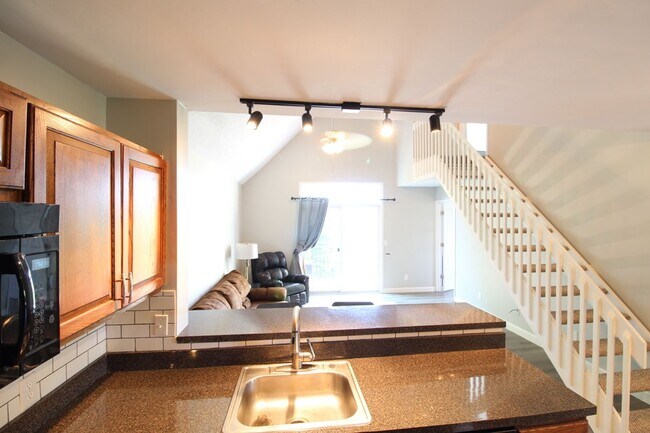 Building Photo - 1348 Hunters Rd
