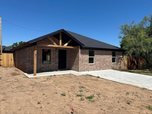 Building Photo - 303 Ave L