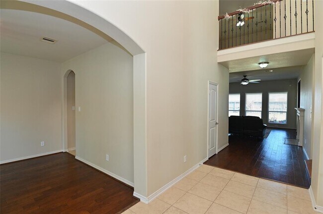 Building Photo - 5215 Field Briar Ln