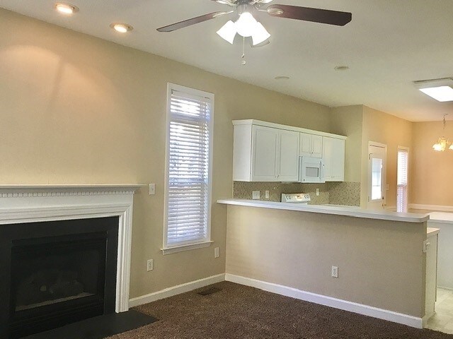 Building Photo - 4304 Southern Oak Dr
