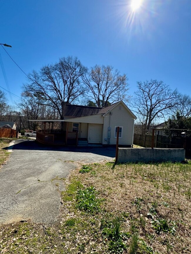 Building Photo - AVAILABLE TO SHOW!!!